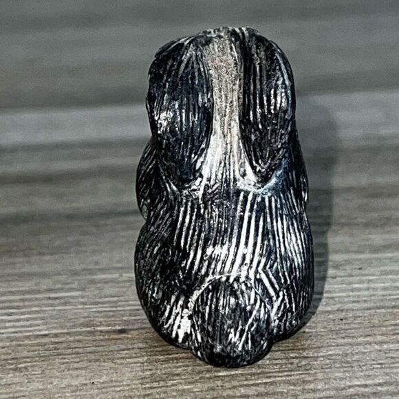 Wolf Canada Carved Soapstone Rabbit Figurine - Cute Baby Charcoal Grey Bunny - Picture 4 of 8
